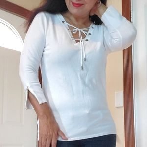 CALVIN KLEIN WHITE SWEATER  SIZE MEDIUM